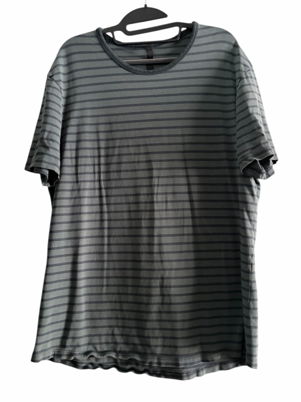 lululemon athletica Men's Gray Striped Short-Sleeve Tee